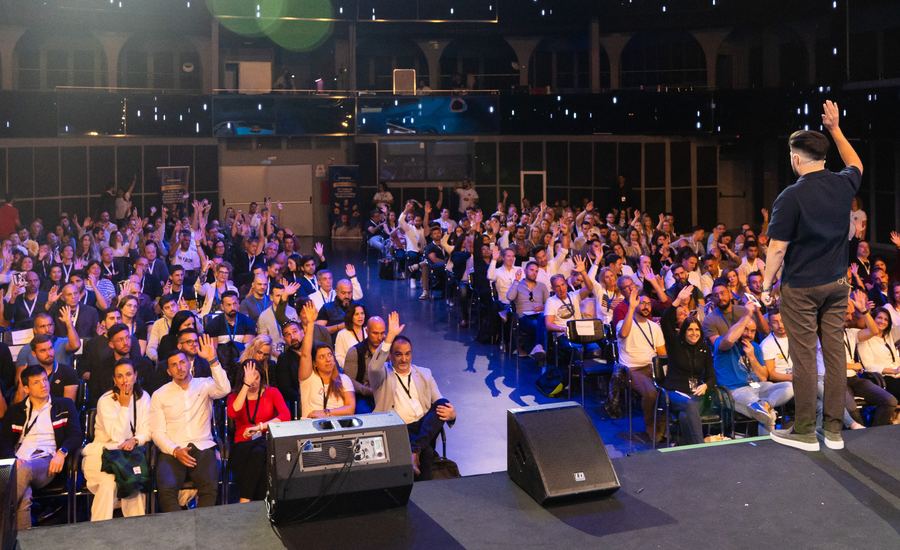 Evento presencial de Event Master con sala llena