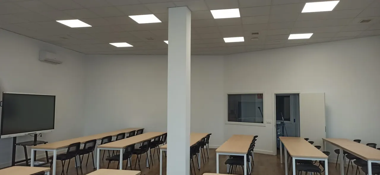 Aulas Alcanza (Villaverde) en Madrid, aforo hasta 65 personas