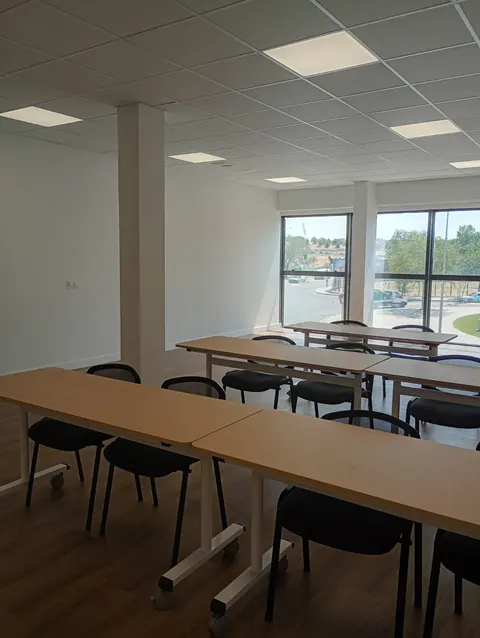 Aulas Alcanza (Villaverde) en Madrid, aforo hasta 65 personas · imagen 5