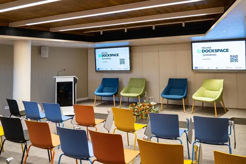 Cámara de Comercio de Málaga (salas, salón de plenos y aulas) en Málaga, aforo hasta 72 personas