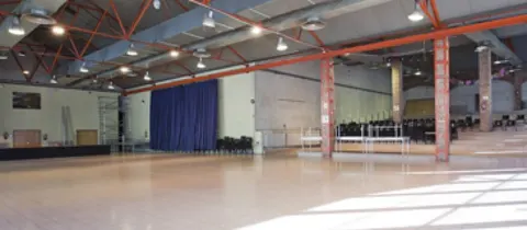 Centre Cívic Cotxeres de Sants (Sala d'Actes y Sala de Conferències) en Barcelona, aforo hasta 150 personas · imagen 4