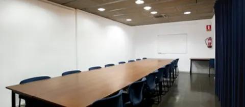 Centre Cívic Pere Pruna (Sala d'Actes) en Barcelona, aforo hasta 120 personas · imagen 2