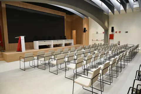 Centro de Formación Cámara de Madrid (alquiler de aulas) en Madrid, aforo hasta 240 personas