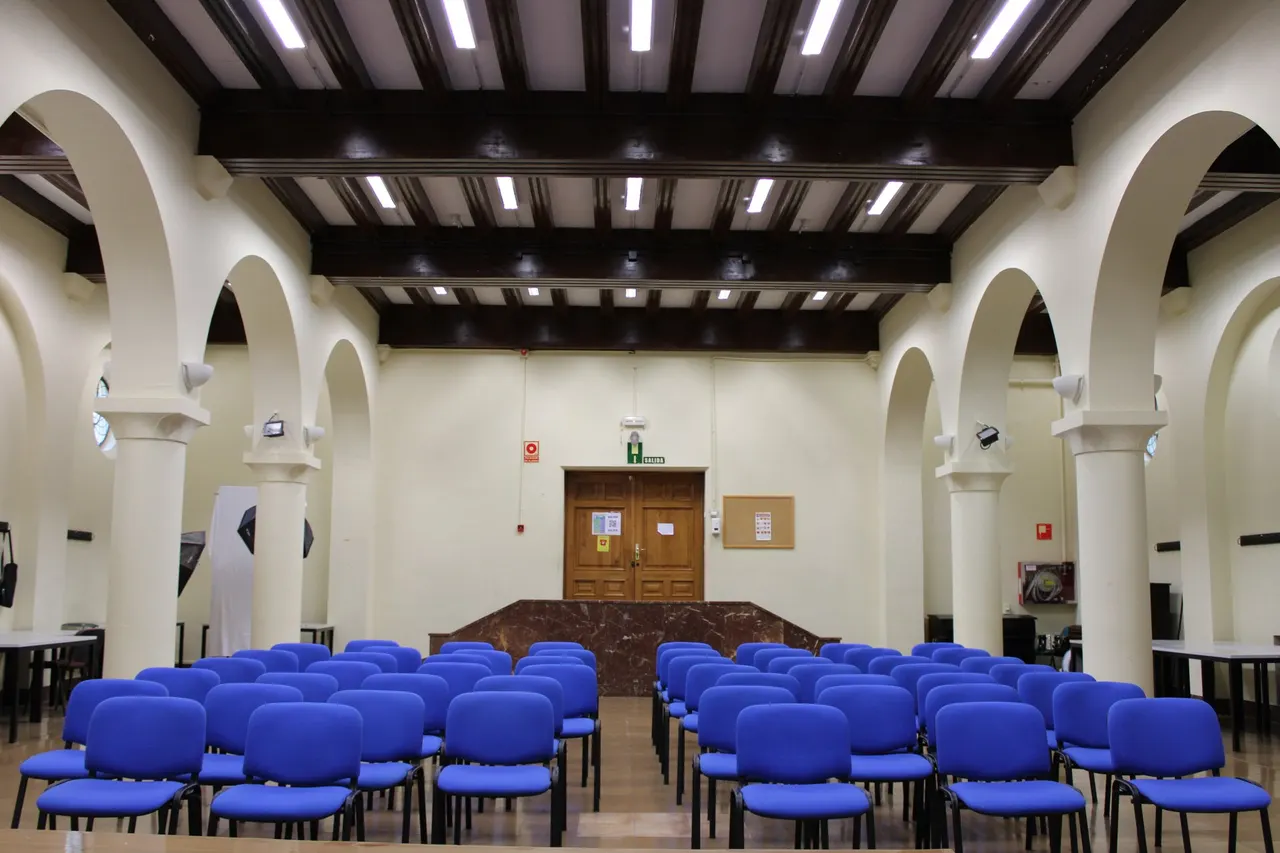 Colegio Mayor Universitario Pedro Cerbuna (alquiler de aulas) en Zaragoza, aforo hasta 240 personas