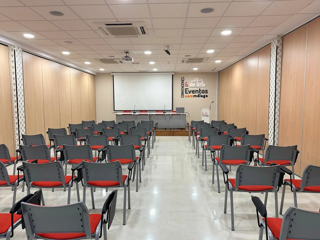Convenciones & Eventos Commálaga (Colegio de Médicos de Málaga) en Málaga, aforo hasta 264 personas