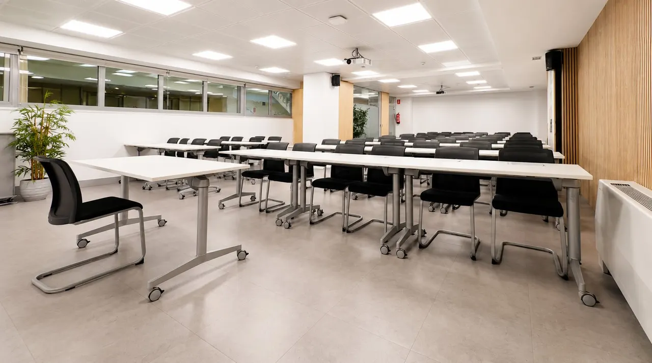Ibercenter Azca (aulas de formación y salas) en Madrid, aforo hasta 100 personas