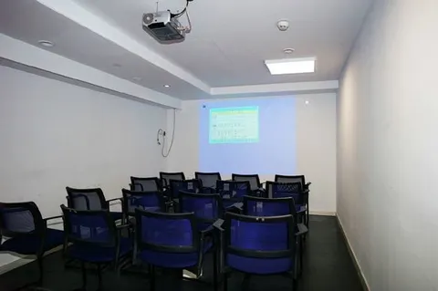 Oficina24 (Sala de Conferencias) en Barcelona, aforo hasta 60 personas · imagen 2