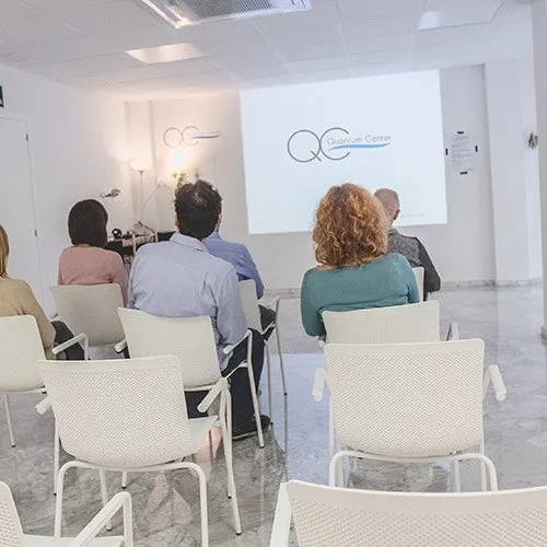Quantum Center (aula/sala de conferencias) en Málaga, aforo hasta 50 personas