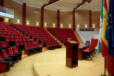 Universidad de Málaga - Auditorios y salones de actos (alquiler de espacios) en Málaga, aforo hasta 526 personas · imagen 2